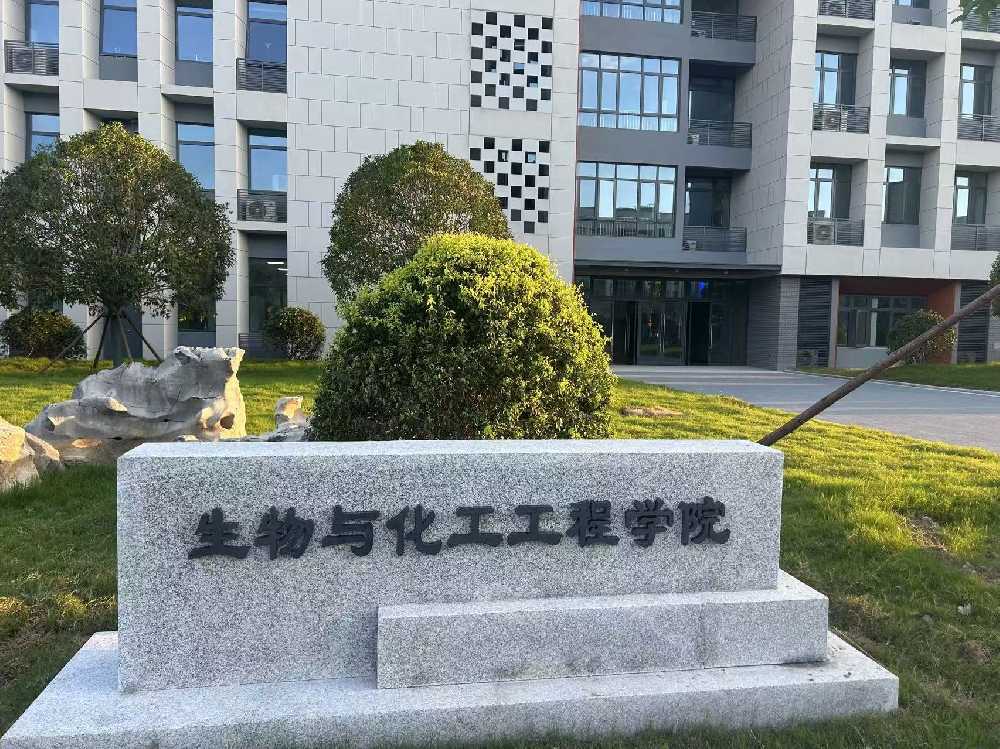 牙克石市扬州职业大学体育场高杆灯项目